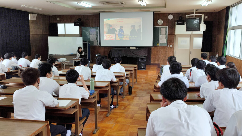 市川高等学校の夏期補習期間に出前講座えを実施