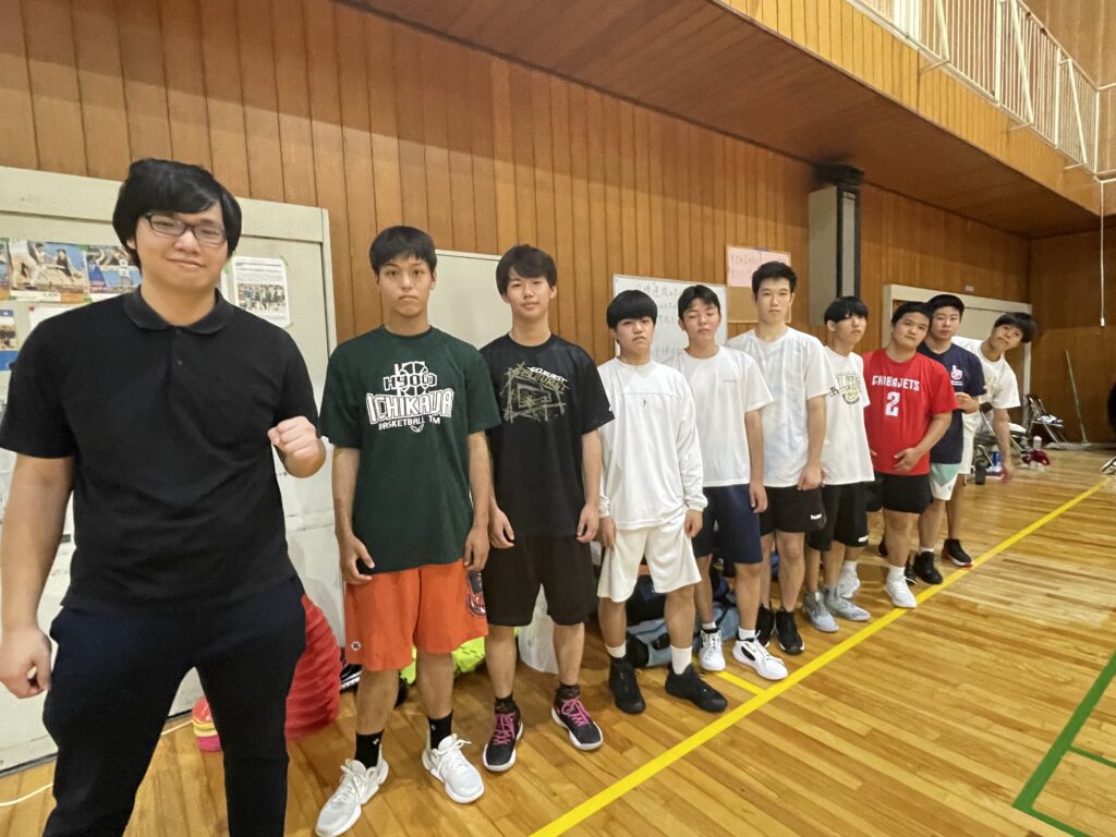 市川高等学校とバスケットボール部の部活交流を行いました。