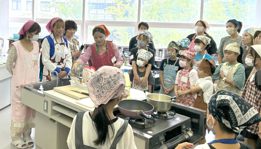 2025年8月9日福崎町の小学生対象に親子クッキングを開催しました。